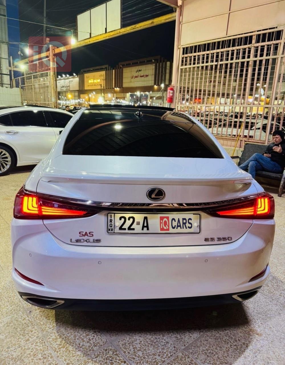 Lexus ES